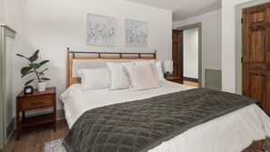 5 bedrooms, desk, iron/ironing board, free WiFi