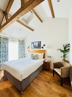 Egyptian cotton sheets, premium bedding, individually furnished, desk - The chequers at Burcot (Abingdon)