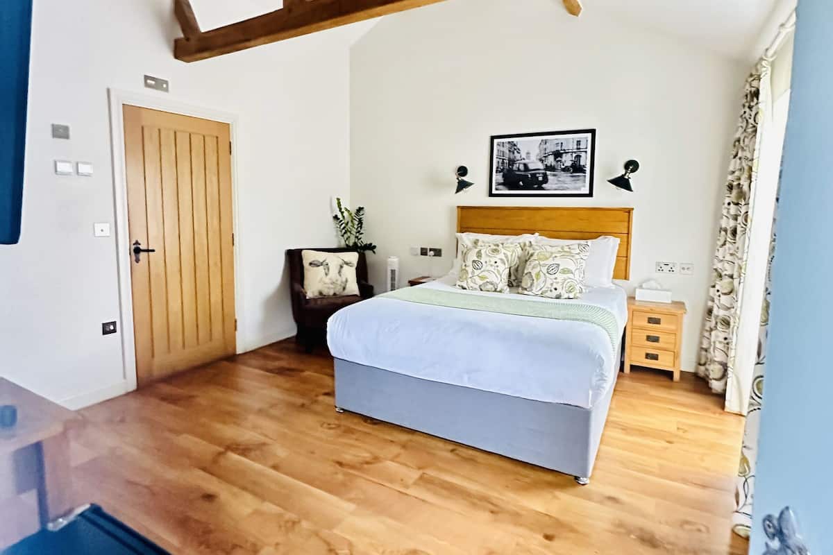 Egyptian cotton sheets, premium bedding, desk, laptop workspace