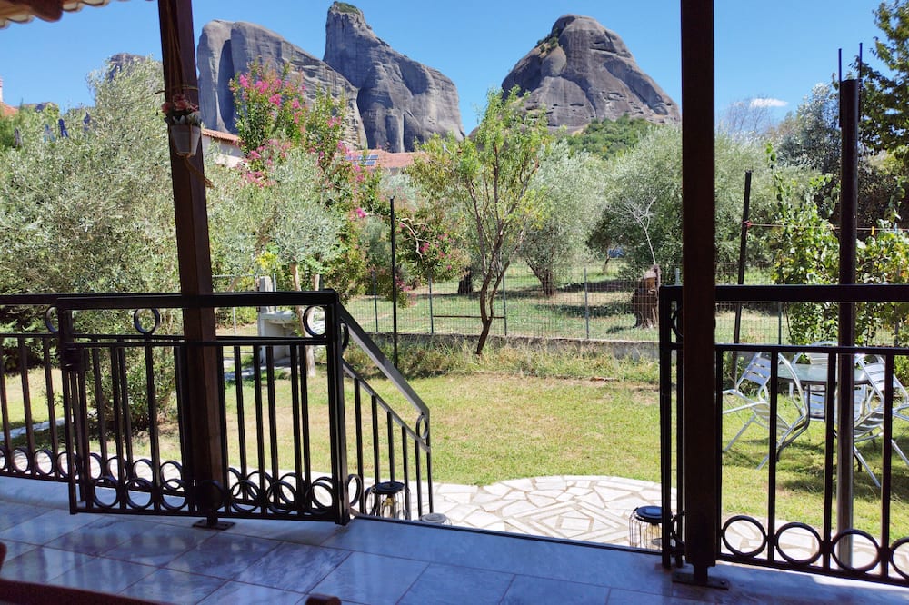 Kastraki House with a view