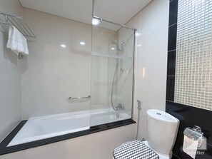 Apartment (1 Bedroom) | Bathroom