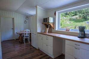 Køleskab, mikrobølgeovn, ovn, kogeplade