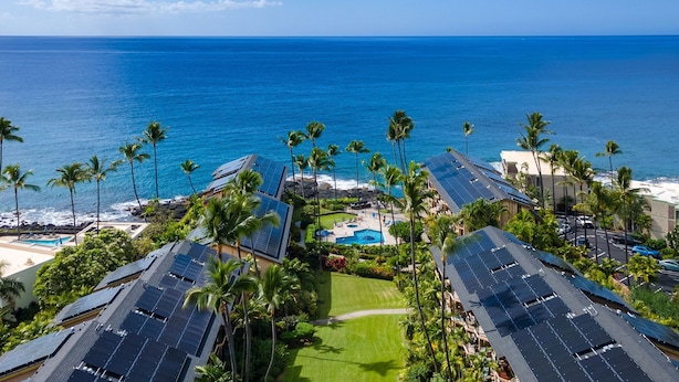 A resort with solar panels, a swimming pool, and a view of the ocean. - Kona Makai 1-103 Nearly Oceanfront, Ground Floor, No Stairs, Special Location (Kailua Kona)