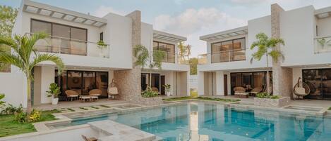 3 piscines a l'aire lliure