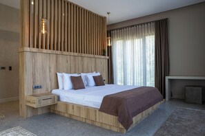 Quarto quádruplo família | Cofres nos quartos, berços grátis, Wi-Fi de cortesia, roupa de cama