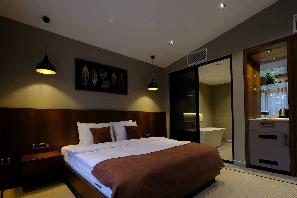 Exclusive Room | In-room safe, cribs (free), WiFi (free), bed sheets