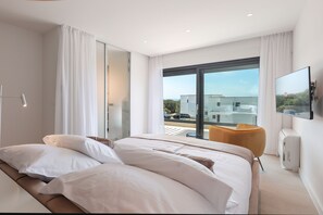 4 bedrooms, in-room safe, iron/ironing board, free WiFi