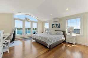 4 bedrooms, desk, iron/ironing board, travel cot - Overlook Beach House #3- York Beach Maine Rental (York)