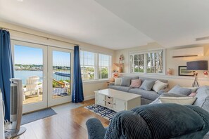 TV, fireplace, DVD player, books - Overlook Beach House #3- York Beach Maine Rental (York)