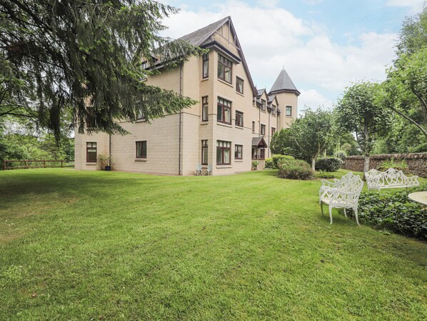 Cottage | Property grounds - Rossie Lodge (Inverness)