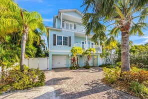 Exterior - The Aquamarine: *Heated Pool *Putting Green *Games *Close to the Beach (Holmes Beach)