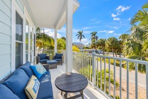 Terrace/patio - The Aquamarine: *Heated Pool *Putting Green *Games *Close to the Beach (Holmes Beach)