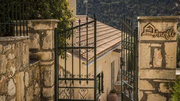 Mặt tiền nơi lưu trú