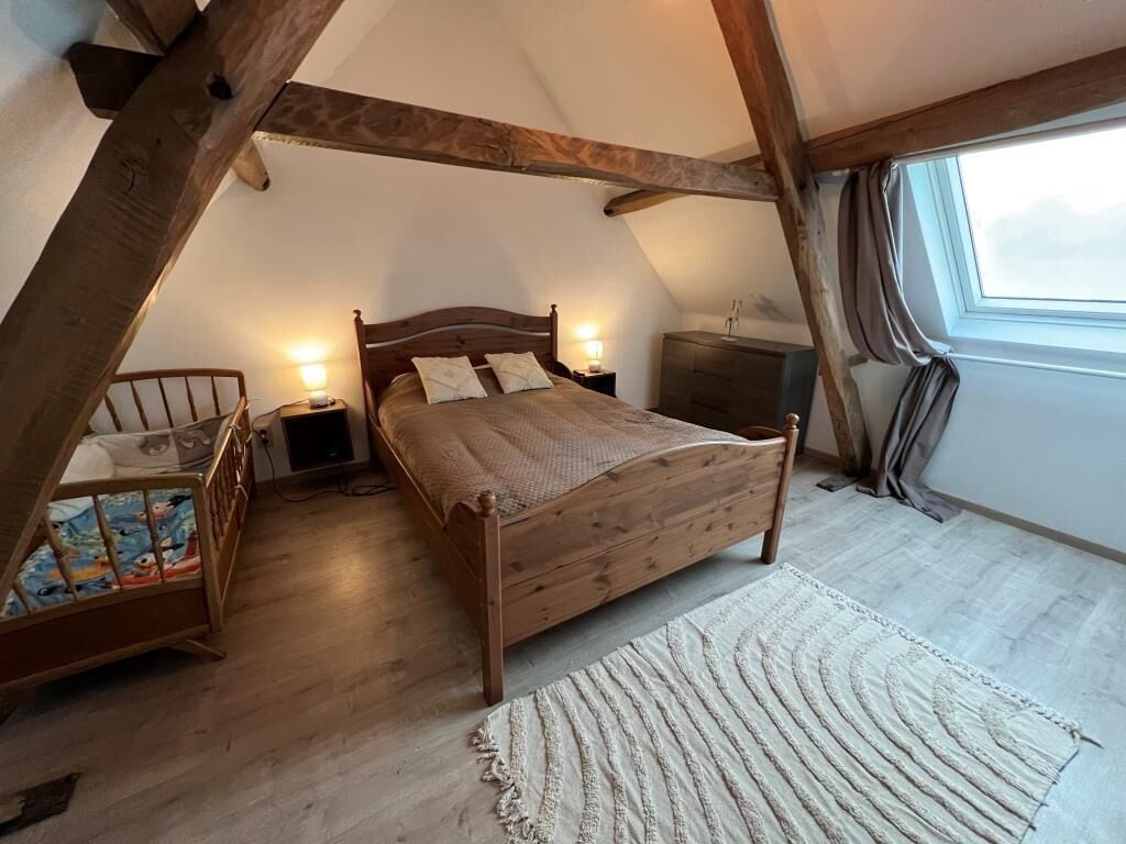 2 chambres, bureau, fer et planche à repasser, lit parapluie