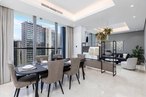 Dining - Classy Urban Retreat w/ Amazing Dubai Canal Views (Dubai)