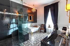 Premier Studio | Bathroom - Sunbright Inn (De Funiak Springs)