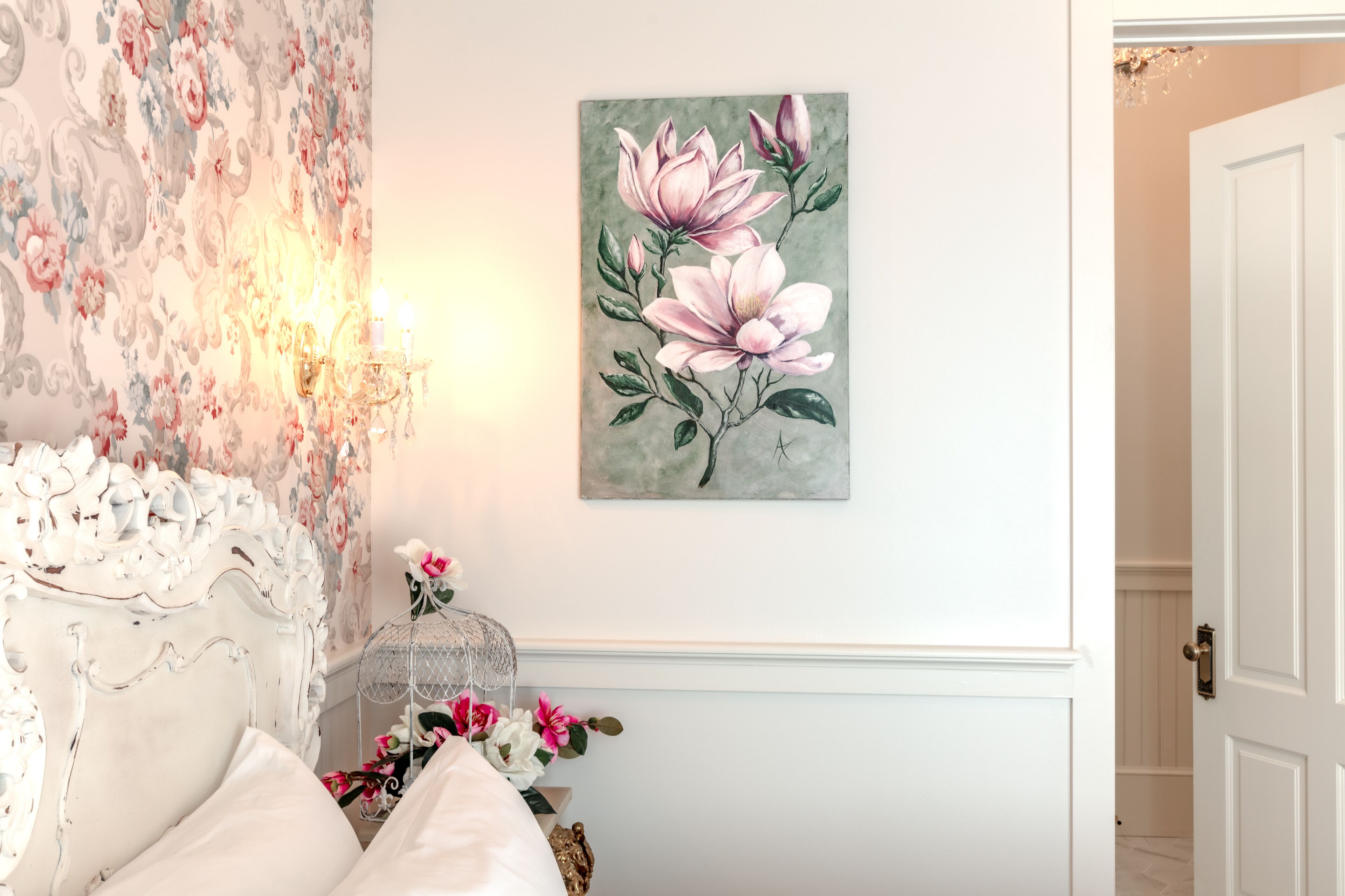 Basic Room | Individually decorated, individually furnished, laptop workspace