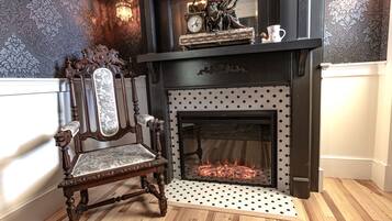 Premier Studio | Individually decorated, individually furnished, laptop workspace