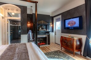 Premier Studio | Individually decorated, individually furnished, laptop workspace