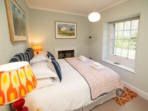 4 bedrooms, free WiFi, bed sheets - 4 bedroom accommodation in Broughton, near Skipton (Broughton, near Skipton)