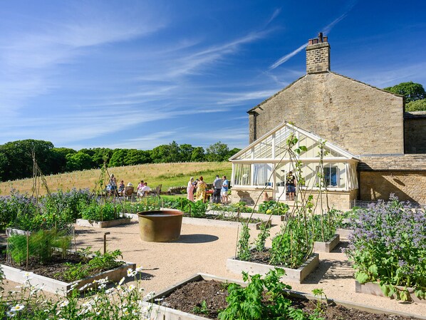 Property grounds - 4 bedroom accommodation in Broughton, near Skipton (Broughton, near Skipton)