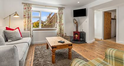 The Cwtch Apartment - Sea Views, Walk to Beach