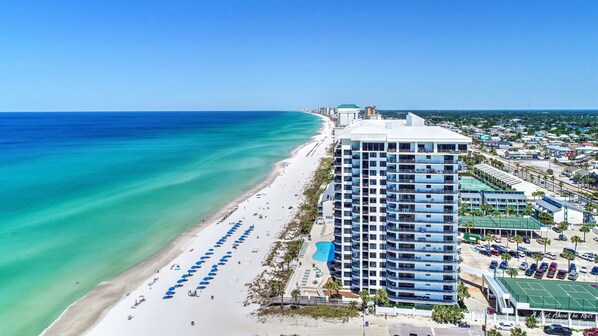 On the beach - Beach Front Condo ,Pool/Hot Tub/Kiddie Pool, Large Balcony , Beautiful Decor! (Panama City Beach)