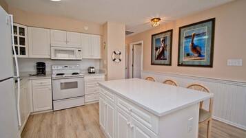 Coffee/tea maker, fridge, microwave, oven