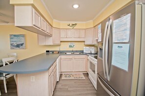 冷蔵庫、電子レンジ、食器洗い機、コーヒー / ティーメーカー