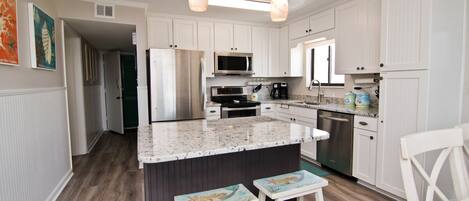 冷蔵庫、電子レンジ、オーブン、食器洗い機