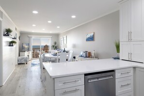Interior - Point Emerald A-305, Oceanfront Condo in Emerald Isle, NC! (Emerald Isle)