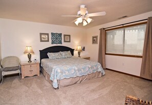 2 habitaciones, tabla de planchar con plancha, cuna de viaje y wifi 