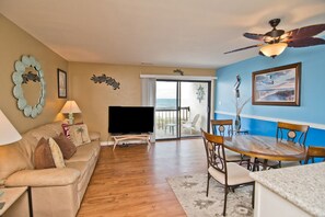 テレビ、DVD プレーヤー