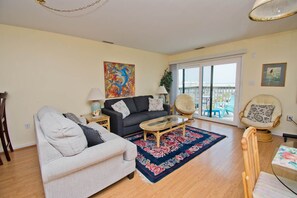 Télévision, lecteur de DVD, chaîne hi-fi