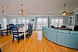 Interior - Rain Forest, Oceanfront House in Emerald Isle, NC! (Emerald Isle)