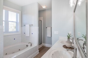 Towels - Red Barn Resort, Almost Oceanfront House in Emerald Isle, NC! (Emerald Isle)
