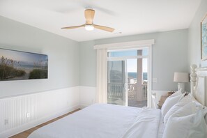 8 bedrooms, travel cot, WiFi - Red Barn Resort, Almost Oceanfront House in Emerald Isle, NC! (Emerald Isle)