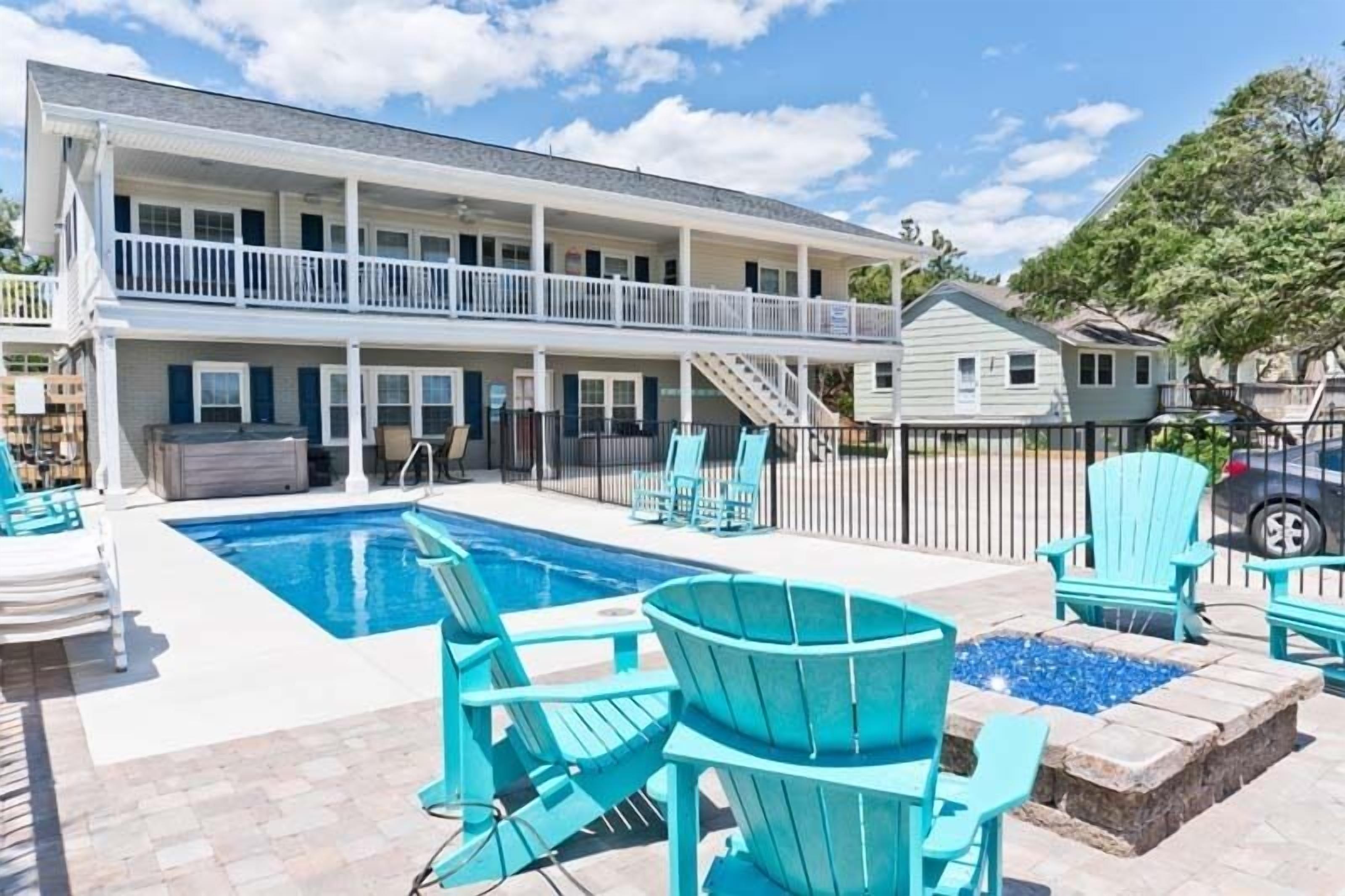 Rollin' with the Tide, Almost Oceanfront House in Emerald Isle, NC!
