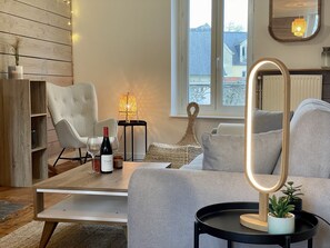 Living area - Cocon Boisé x Parking by Melrose (Bayeux)