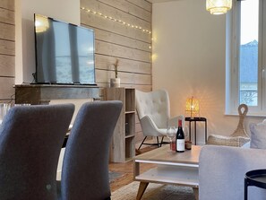 Living area - Cocon Boisé x Parking by Melrose (Bayeux)