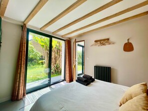 Room - La Maison Rose - Terre by Melrose (Saint-Côme-de-Fresné)