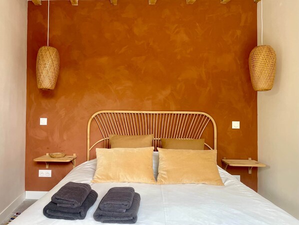 2 bedrooms, iron/ironing board, bed sheets