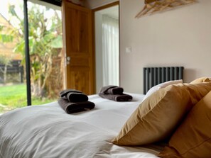 Room - La Maison Rose - Terre by Melrose (Saint-Côme-de-Fresné)