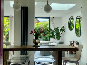 Dining - La Maison Rose - Terre by Melrose (Saint-Côme-de-Fresné)