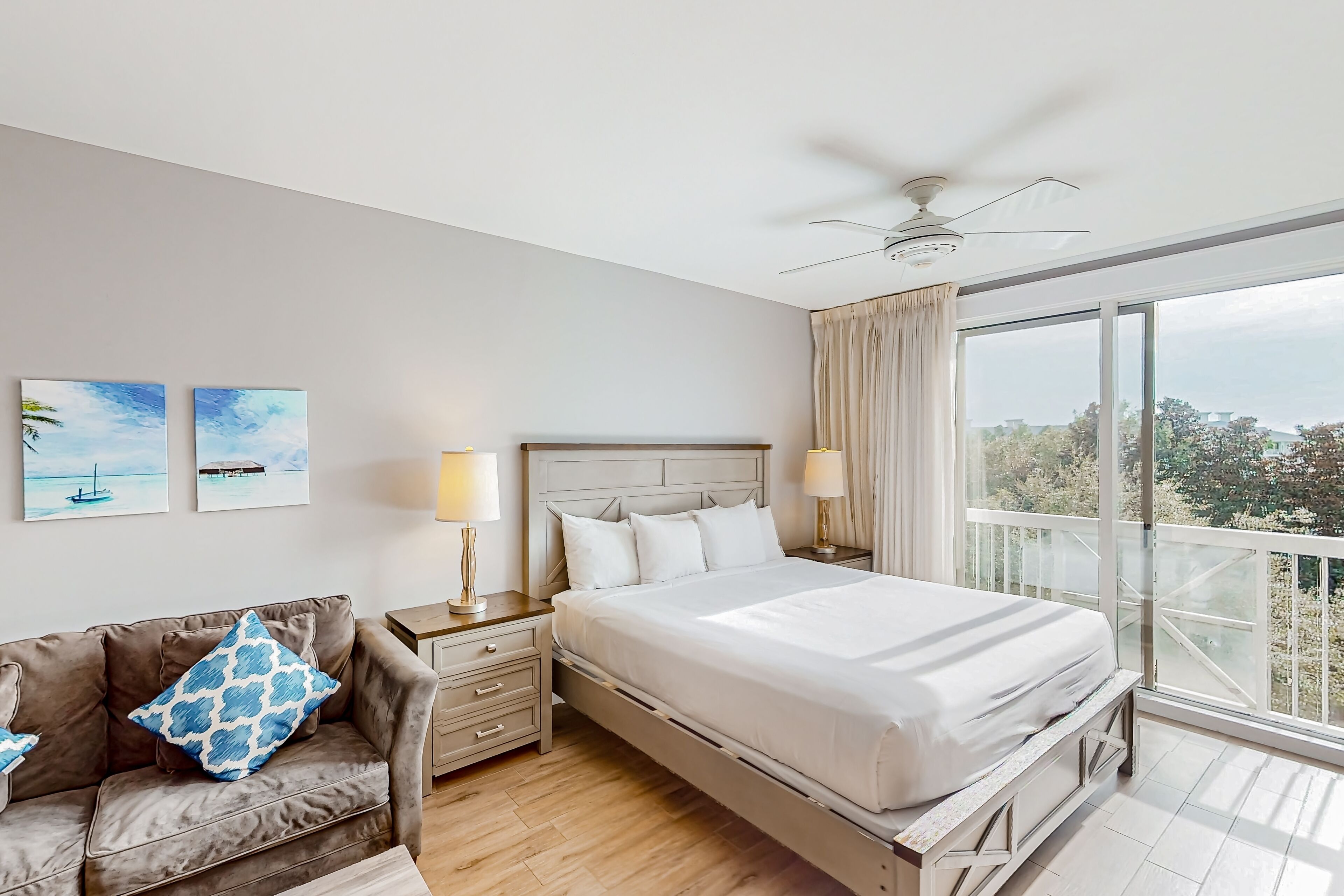 Golf course-view resort studio w/hot tub, pool, tennis, golf, gym, & kitchenette
