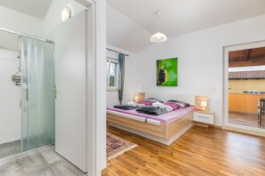 3 bedrooms, WiFi, bed sheets