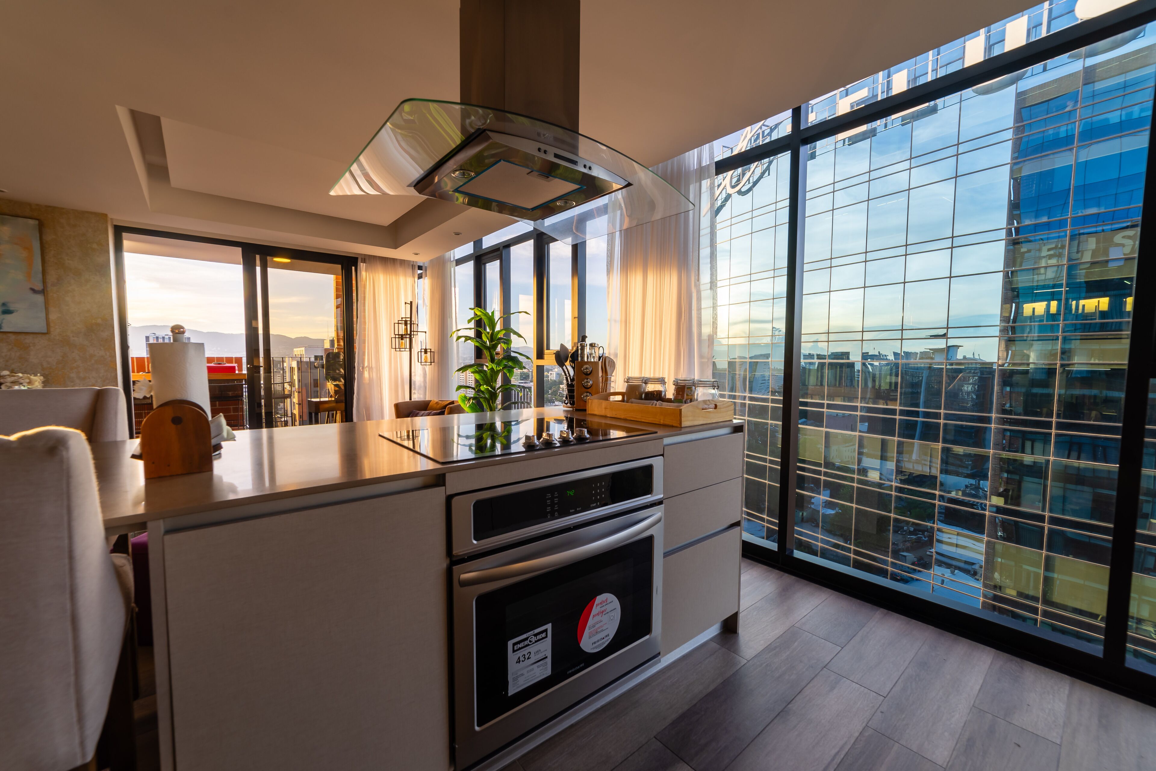 Refrigerador, microondas, horno, cafetera/tetera