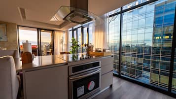 Refrigerador, microondas, horno, cafetera/tetera