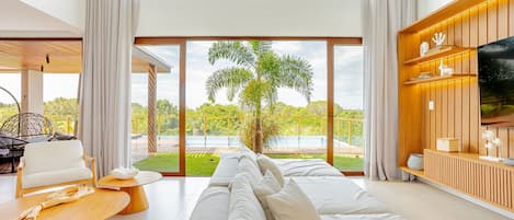 6 bedrooms, iron/ironing board, internet, bed sheets
