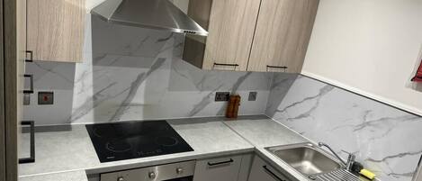 Studio | Private kitchen | Fridge, microwave, oven, stovetop